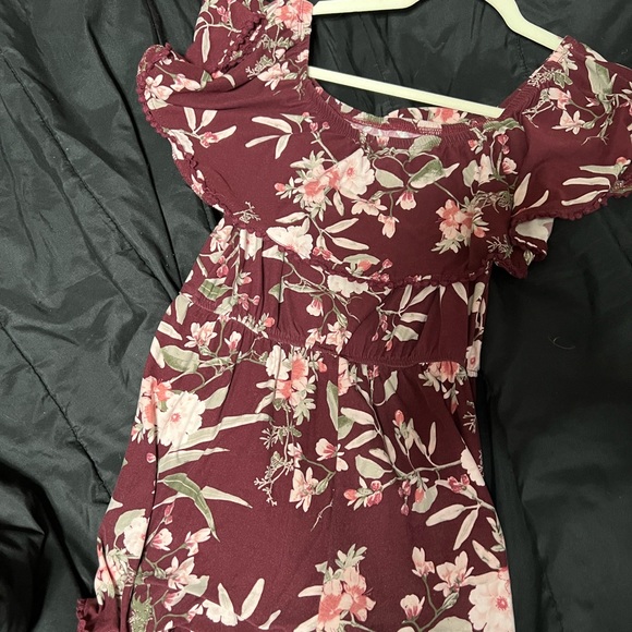 Burgundy and pink floral off the shoulder romper 😍 - Picture 3 of 4